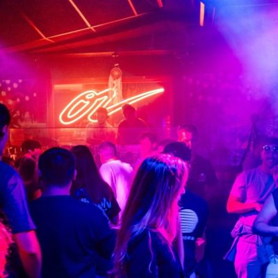 CAFE-OZ-LYON_CLUB_MARINE-3-scaled-e1762263985981-1024x606